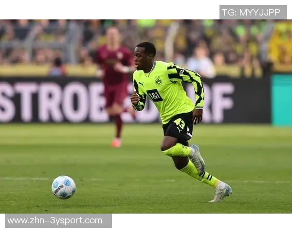 吉滕斯分享英格兰U21队友间的UNO游戏乐趣期待在欧洲杯中取得胜利 吉滕斯分享英格兰U21队友间的UNO游戏乐趣期待在欧洲杯中取得胜利