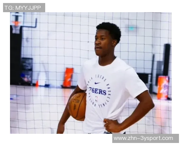 埃奇库姆高空起飞挑战米切罗虽未成功却成功造成犯规 埃奇库姆高空起飞挑战米切罗虽未成功却成功造成犯规