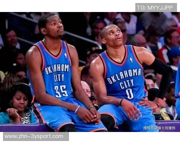 火箭官方晒亚当斯与杜兰特亲密合照威少点赞引发重回传闻