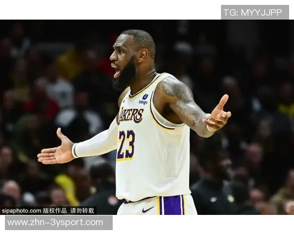 詹姆斯强调灵活调整打法是球员适应球队的重要生存智慧