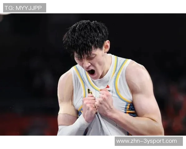 蔡老板昨晚与曾凡博击掌鼓励并嘱咐教练多给予他上场机会 蔡老板昨晚与曾凡博击掌鼓励并嘱咐教练多给予他上场机会