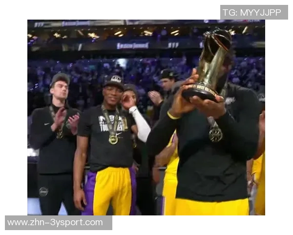 卡斯尔生涯最佳表现30分10板6助获詹姆斯亲笔签名球衣荣耀时刻